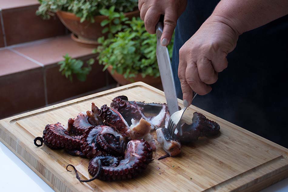 Cooked octopus à la Maria (the simplest and tastiest)