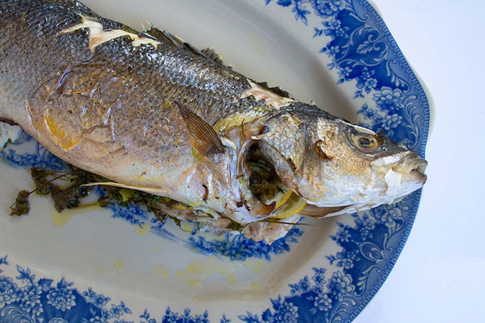 Psari Psito: Oven - baked fish stuffed with herbs